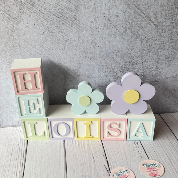 Tons Pastel Cubos 6x6cm e Dupla de Flor Decoração Bebê