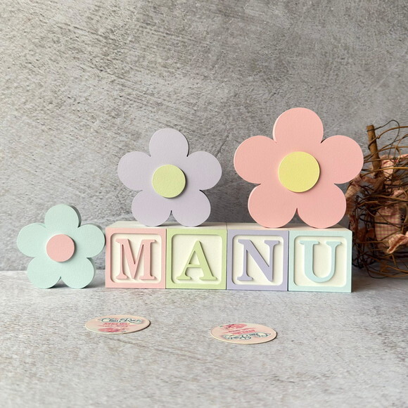 Tons Pastel Cubos 6x6cm e Trio de Flor Decoração Bebê