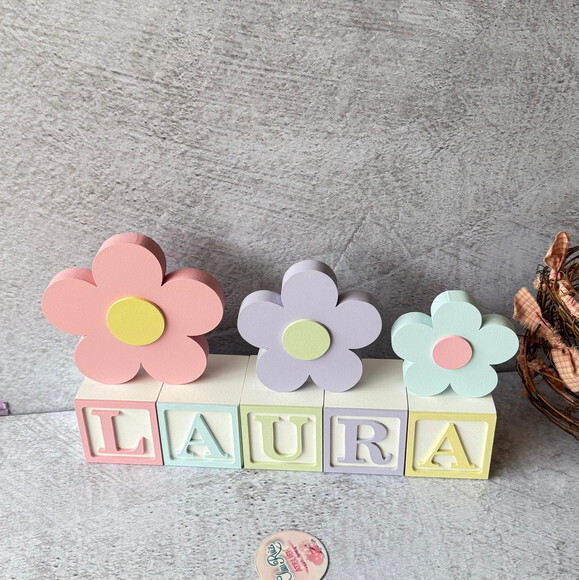 Tons Pastel Cubos 6x6cm e Trio de Flor Decoração Bebê