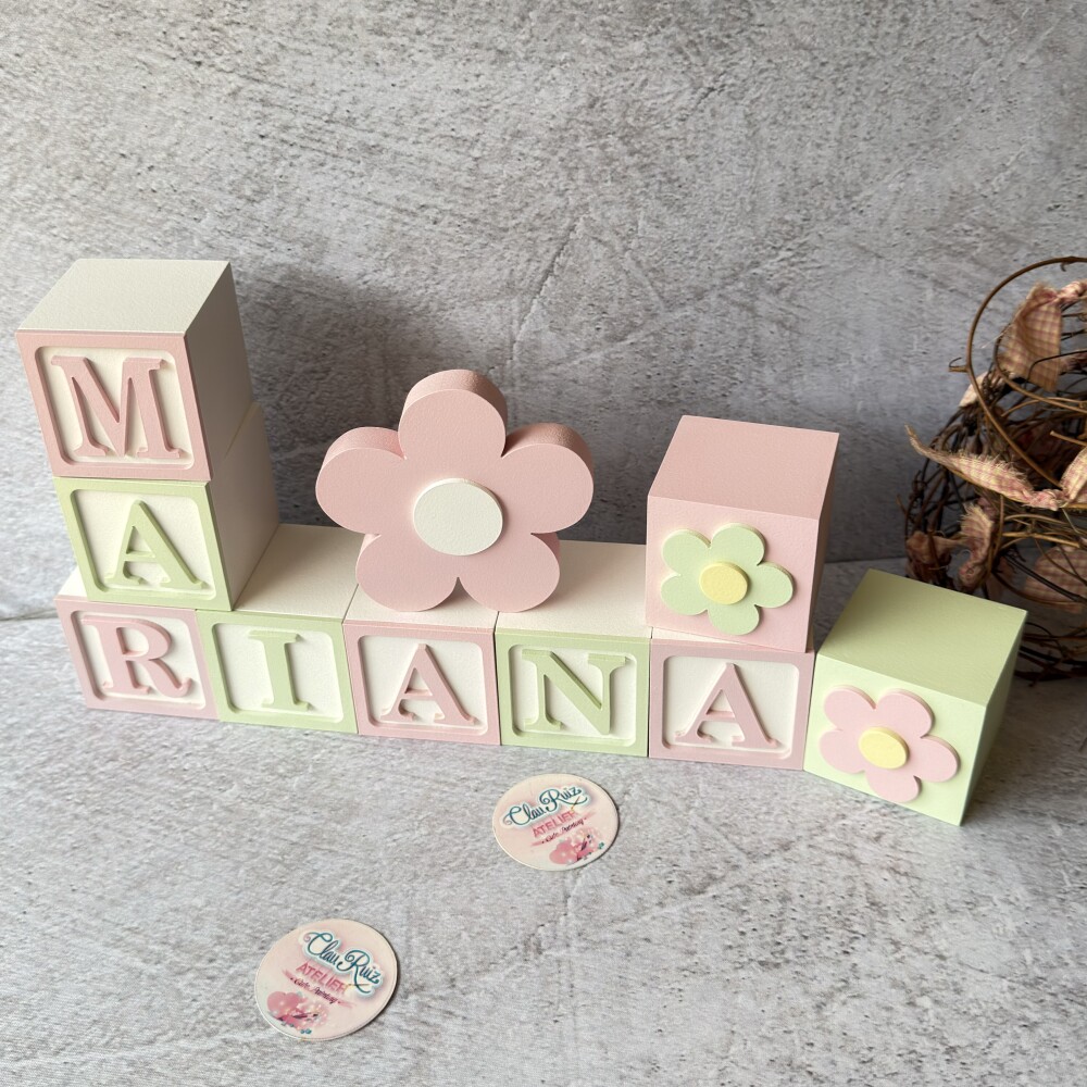 Cubos Decorativos Nome do Bebê 6x6 cm com Flor em MDF Tons Paste