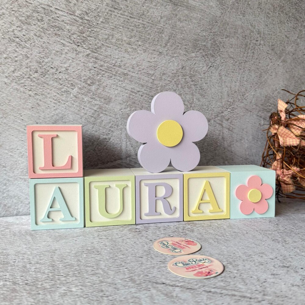 Cubos Decorativos Nome do Bebê 6x6 cm com Flor em MDF Tons Paste