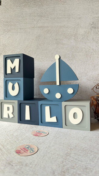 Barquinho Enfeite + Nomes em Cubo - Decoração Bebê