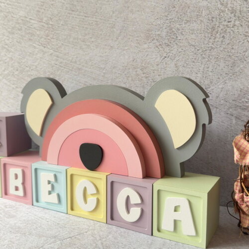 Coala Arco Íris +cubos 6x6cm Decoração Bebê
