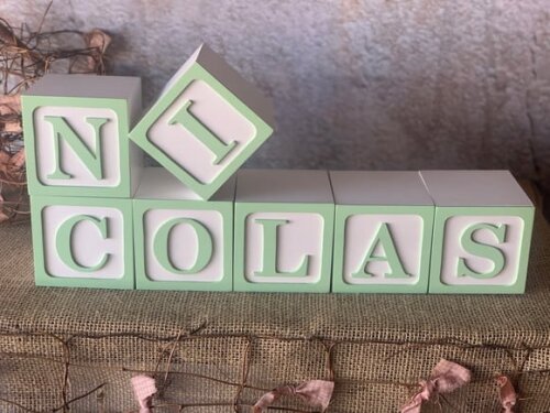 Cubos 8x8cm Nome com Moldura - Decoração Bebê