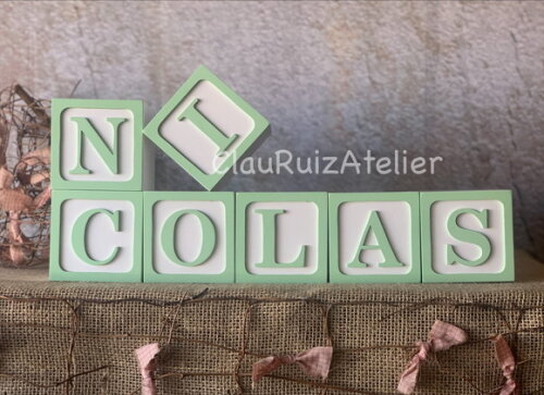 Cubos 8x8cm Nome com Moldura - Decoração Bebê