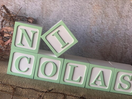 Cubos 8x8cm Nome com Moldura - Decoração Bebê