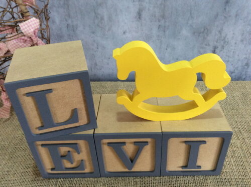 Cubos com Nome 8x8cm + Cavalinho
