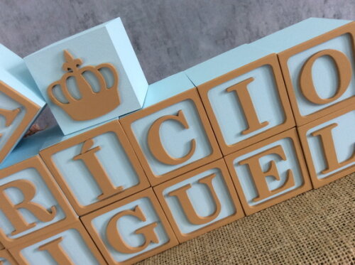 Cubos com Nome e Moldura + Coroa