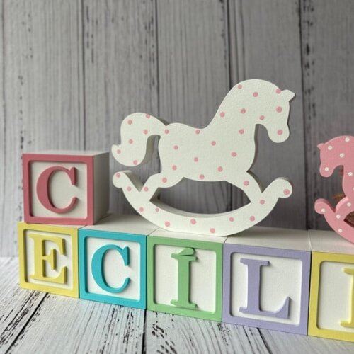 Decoração Bebê - Cubos 6x6cm + Cavalinho de Balaço