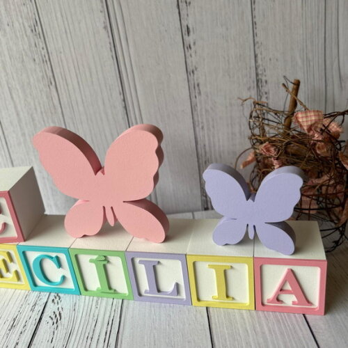 Decoração Bebê - Cubos 6x6cm Candy Ts + 2 Borboletas