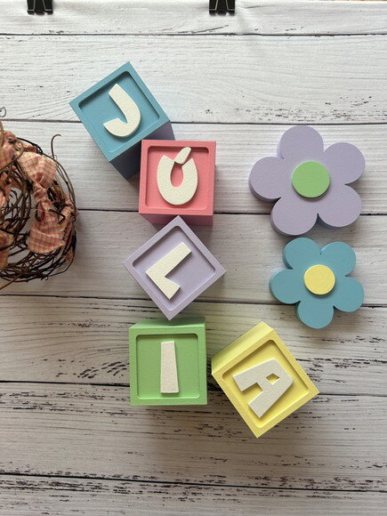 Decoração Bebê - Cubos 6x6cm Candy Ts + Dupla de Flor