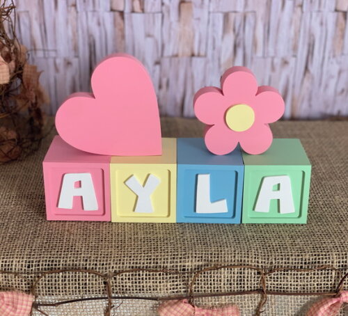 Decoração Bebê - Cubos 6x6cm Candy Ts + Flor Mesa