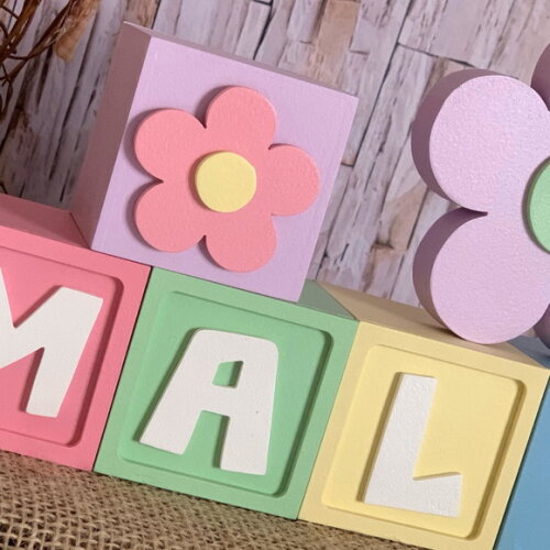 Decoração Bebê - Cubos 6x6cm Candy Ts + Flor Mesa