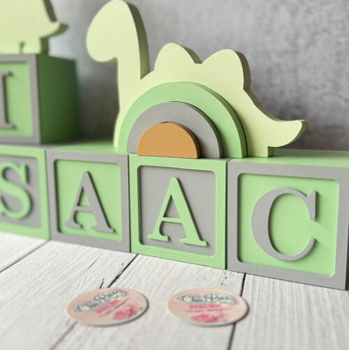 Dinossauro -arco Iris e Cubos 8x8cm - Decoração Bebê