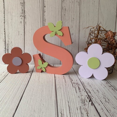 Iniciais 18cm + Dupla de Flor - Decoração Bebê