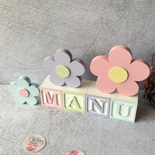 Tons Pastel Cubos 6x6cm e Trio de Flor Decoração Bebê