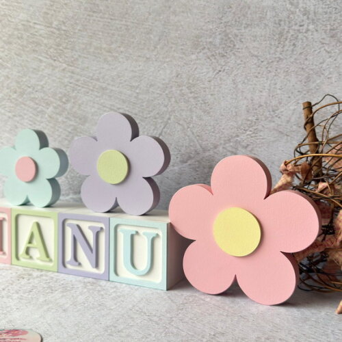 Tons Pastel Cubos 6x6cm e Trio de Flor Decoração Bebê