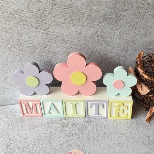 Tons Pastel Cubos 6x6cm e Trio de Flor Decoração Bebê