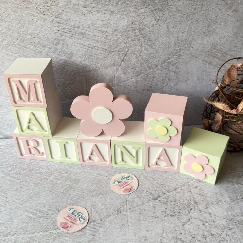 Cubos Decorativos Nome do Bebê 6x6 cm com Flor em MDF Tons Paste