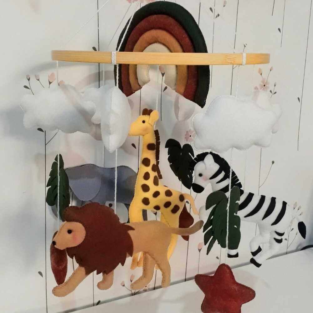 Móbile Safari Selva em Feltro para Berço | Decoração Infantil