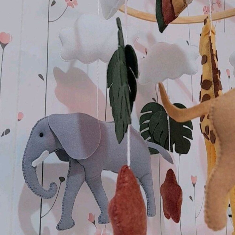 Móbile Safari Selva em Feltro para Berço | Decoração Infantil