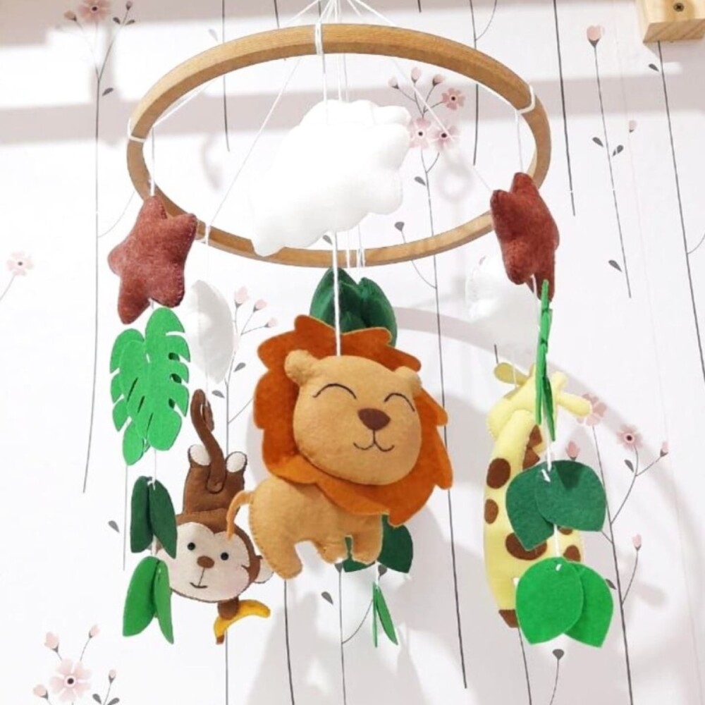 Móbile Safari Bebê em Feltro para Berço | Decoração Quarto I