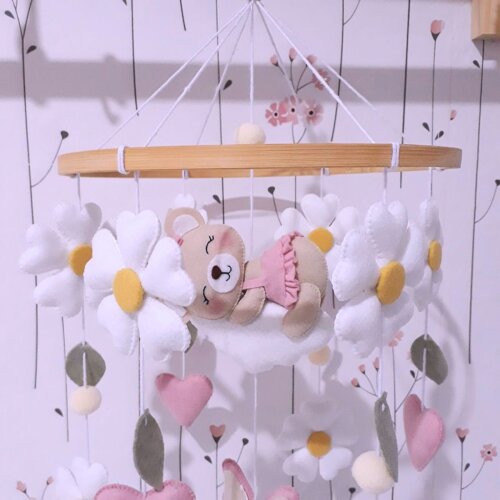 Móbile para Berço Ursinha na Nuvem em Feltro | Decoração Marg
