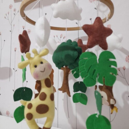 Móbile Safari Bebê em Feltro para Berço | Decoração Quarto Infantil