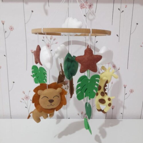 Móbile Safari Bebê em Feltro para Berço | Decoração Quarto I