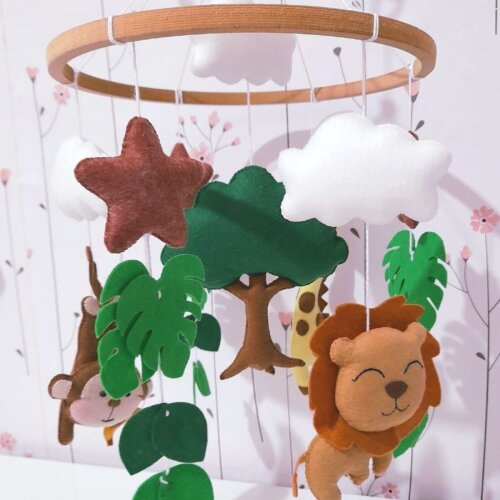 Móbile Safari Bebê em Feltro para Berço | Decoração Quarto I