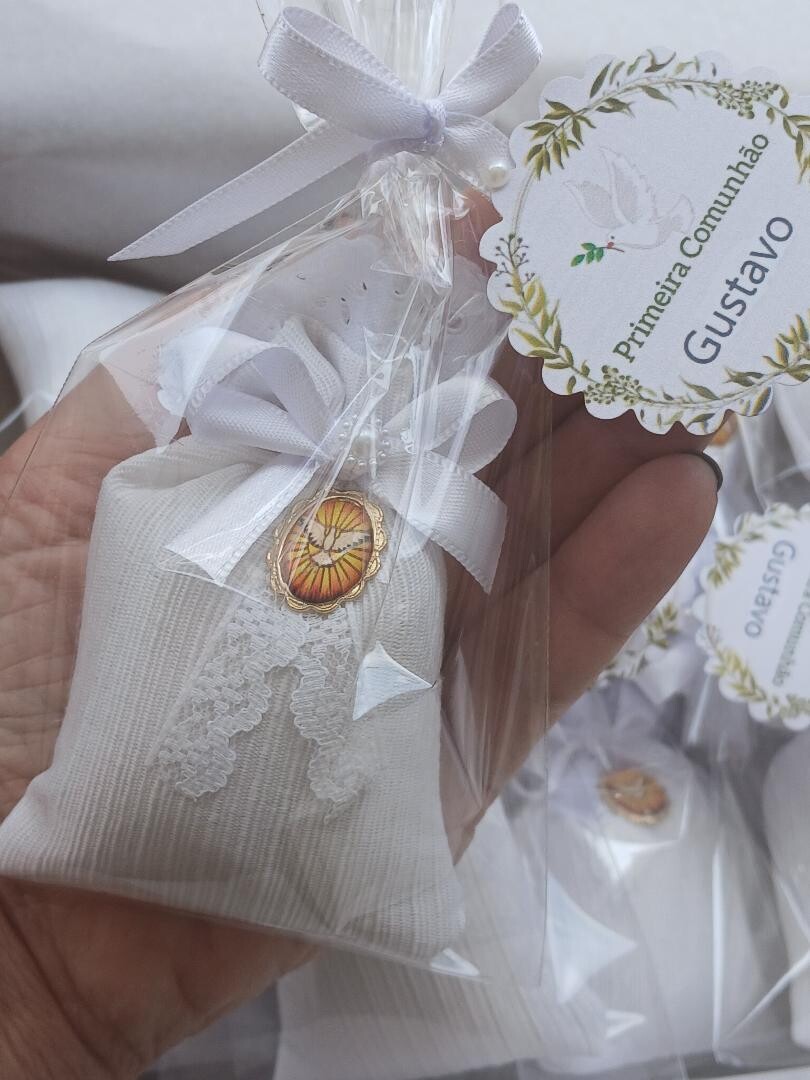 lembrancinha primeira comunhão com tag personalizada