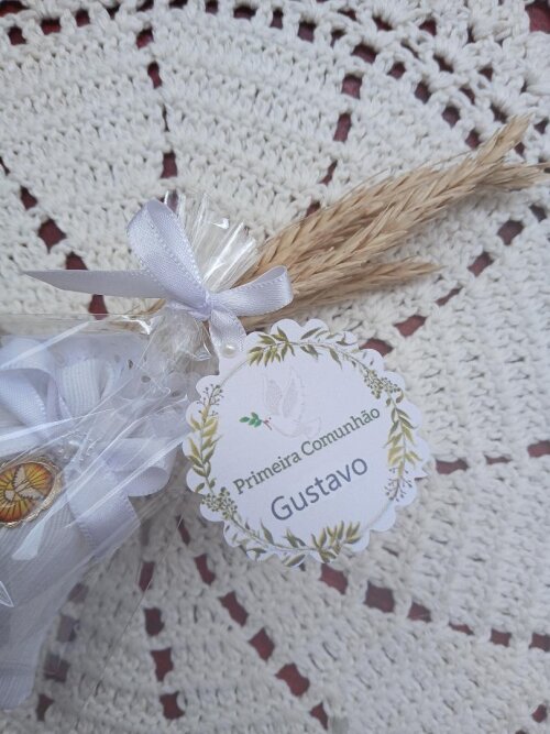 lembrancinha primeira comunhão com tag personalizada