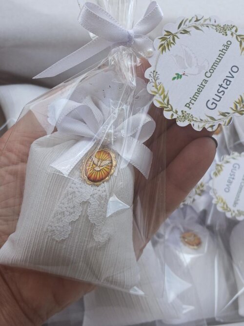 lembrancinha primeira comunhão com tag personalizada
