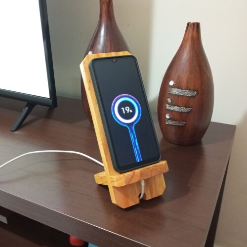 Suporte De Mesa Para Celular Em Madeira Artesanal