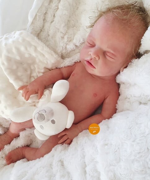 Bebê Reborn Menina Parece de Verdade Toda em Silicone Sólido