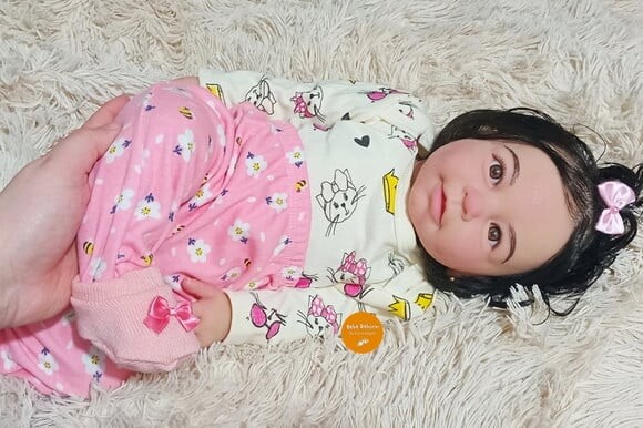 Bebê Reborn Menina Silicone Sólido Realista Mama e Faz Xixi