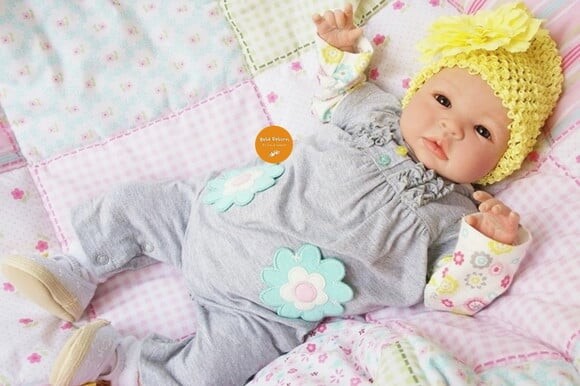 Bebê Reborn Menina Super Fofa e Realista em Promoção