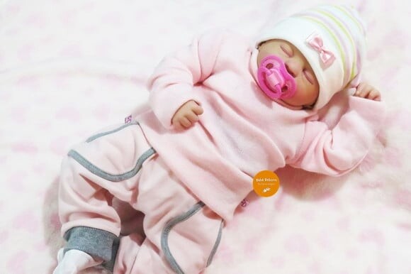 Bebê Reborn Menina Super Realista Lindíssima com Enxoval