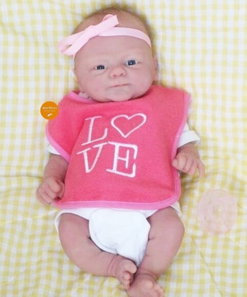 Bebê Reborn Menina Toda Silicone Sólido Realista com Enxoval