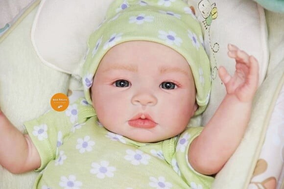 Boneca Bebê Reborn Menina Realista Bebê com Lindo Enxoval