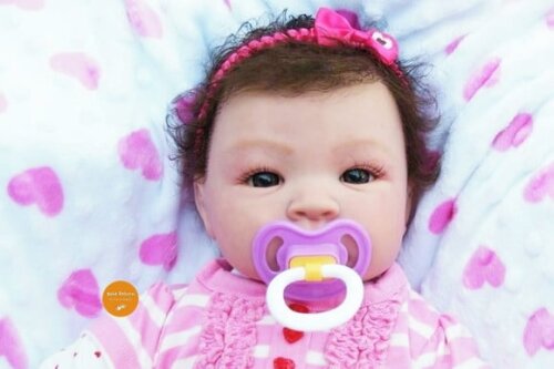 Bebê Reborn Menina com Detalhes de Um Bebê de Verdade