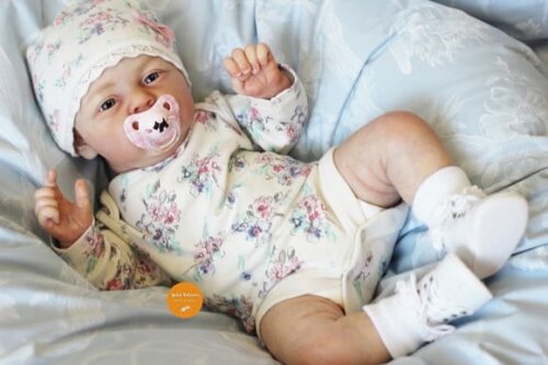 Bebê Reborn Menina Linda e Realista Um Verdadeiro Presente