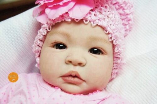 Bebê Reborn Menina Realista Linda e Muito Fofa com Enxoval