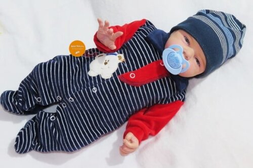 Bebê Reborn Menino Articulável Siliconado com Enxoval