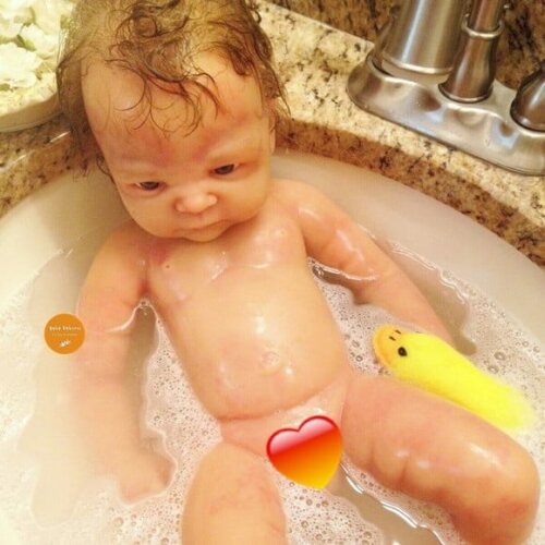 Bebê Reborn Menino Todo em Silicone Sólido com Lindo Enxoval