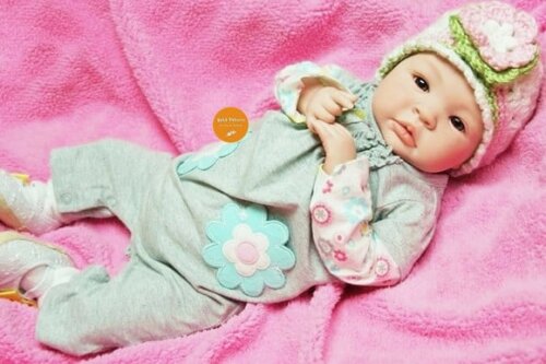 Boneca Bebê Reborn Menina Recém Nascida Linda e Realista