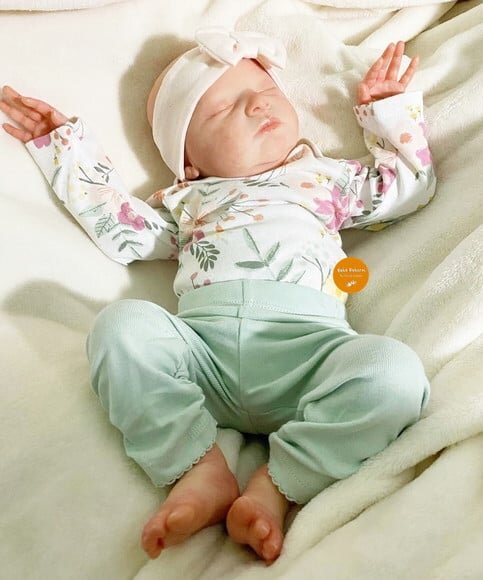 Boneca Bebê Reborn Menina Realista Uma Doçura de Bebê