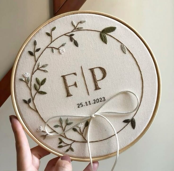 Bastidor Bordado Personalizado Porta-alianças para Casamento