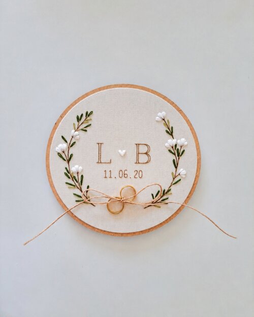 Bastidor Bordado Personalizado Porta-alianças para Casamento