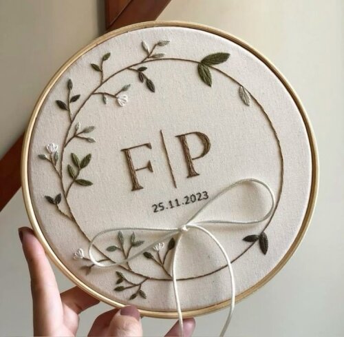 Bastidor Bordado Personalizado Porta-alianças para Casamento